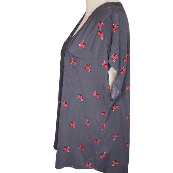Torrid Gray Rayon Button-Down with Red Scooters Size 1 - Picture 2 of 6